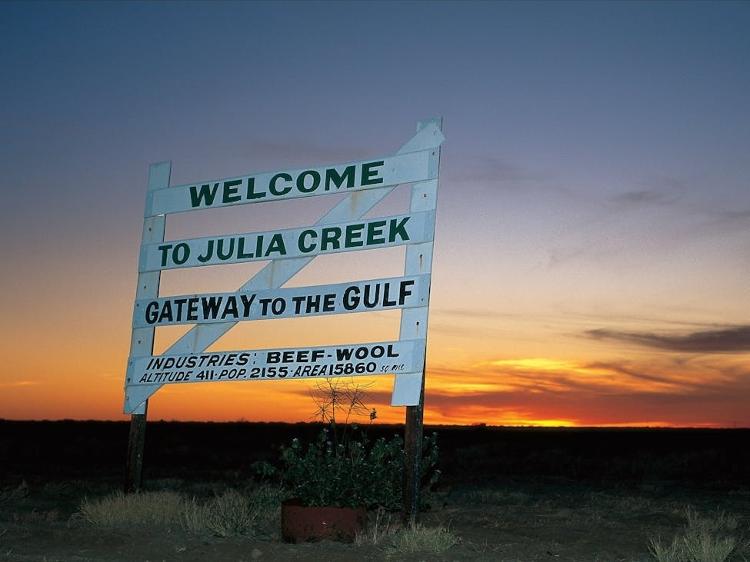 A entrada da cidade de Julia Creek, na Austrália A entrada da cidade de Julia Creek, na Austrália
