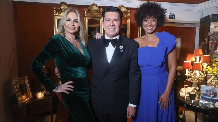 Monique Evans, André Ramos e Isabel Fillardis 