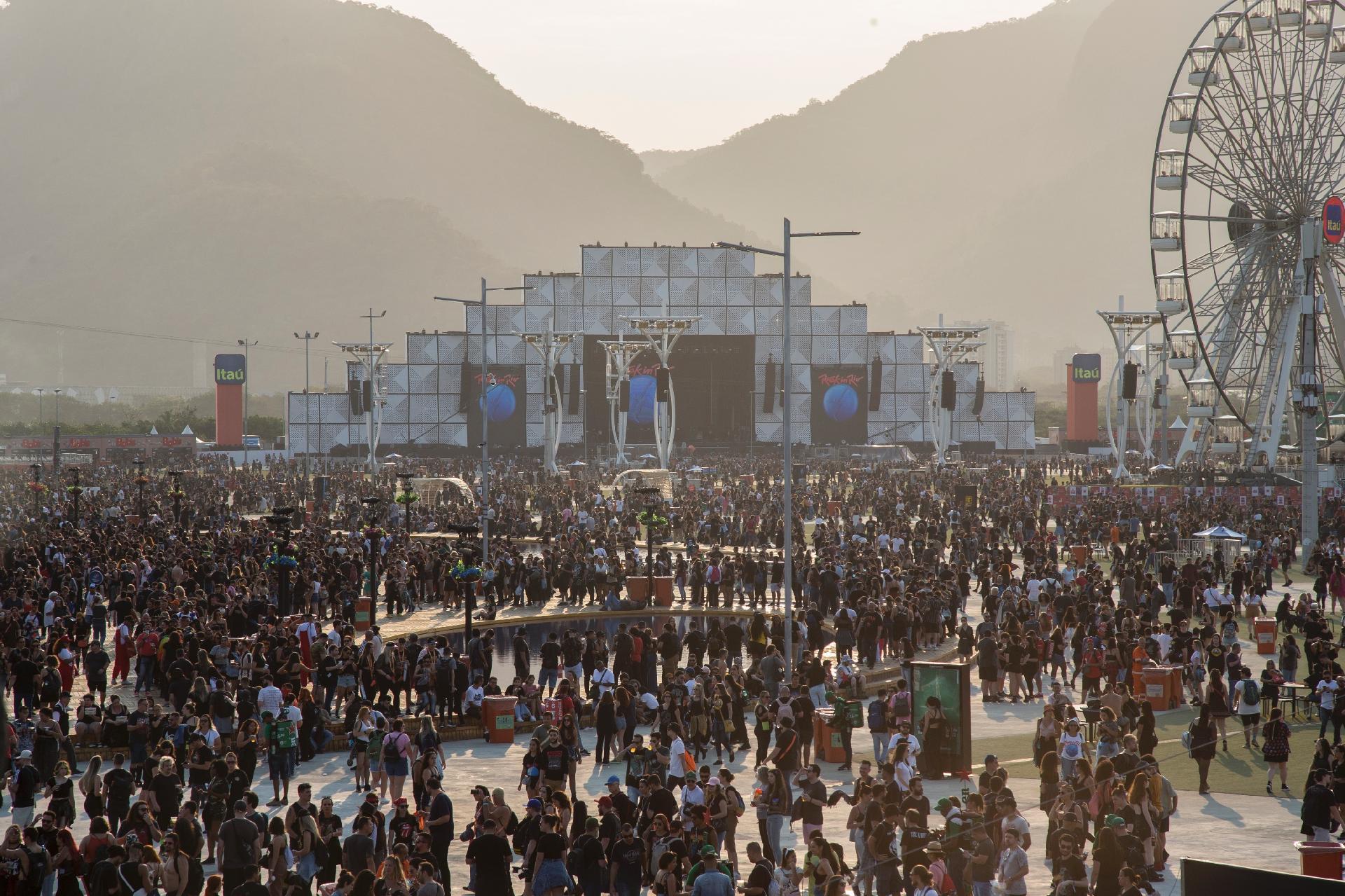 Público começa a chegar na Cidade do Rock para o quarto dia de Rock in Rio - Júlio Guimarães/UOL