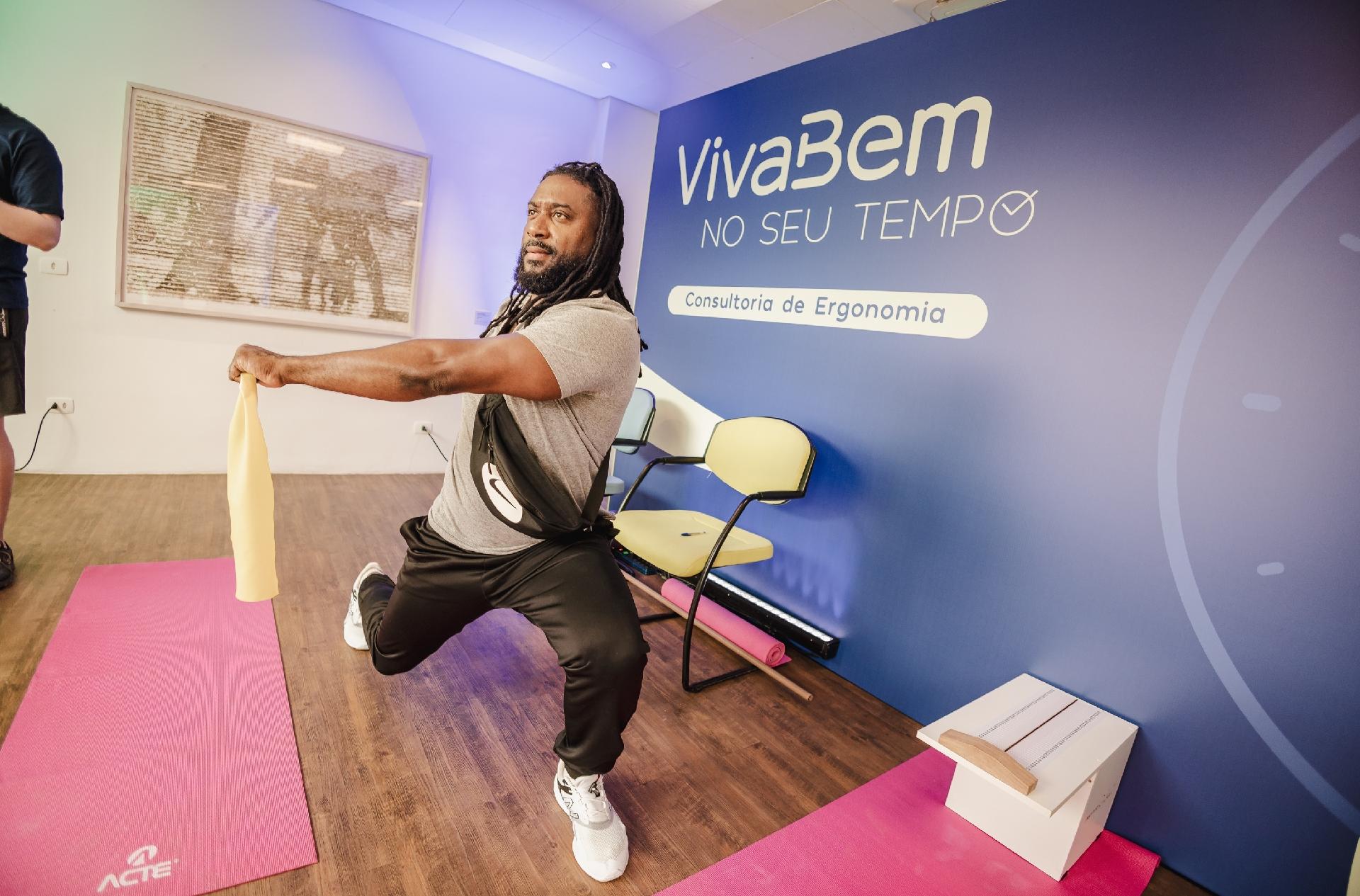 O público participou de consultas de ergonomia, para melhorar a postura no dia a dia - Vans Bumbers/UOL