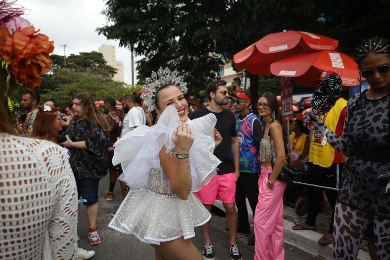 Atriz Natallia Rodrigues aproveita bloco Casa Comigo - Flávio Florido / UOL