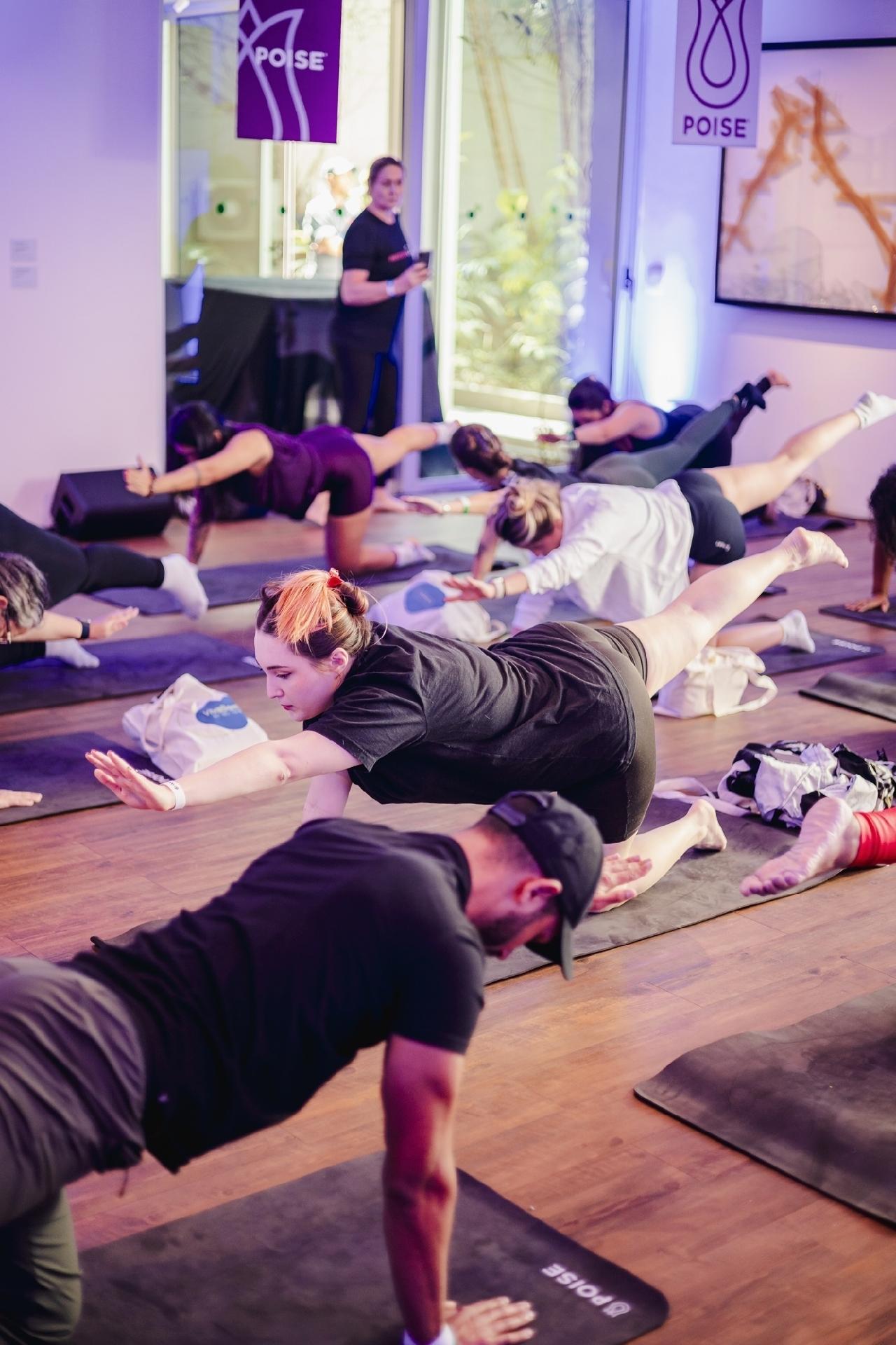 Aula de fortalecimento pélvico feita durante o VivaBem no Seu Tempo - Vans Bumbeers/UOL