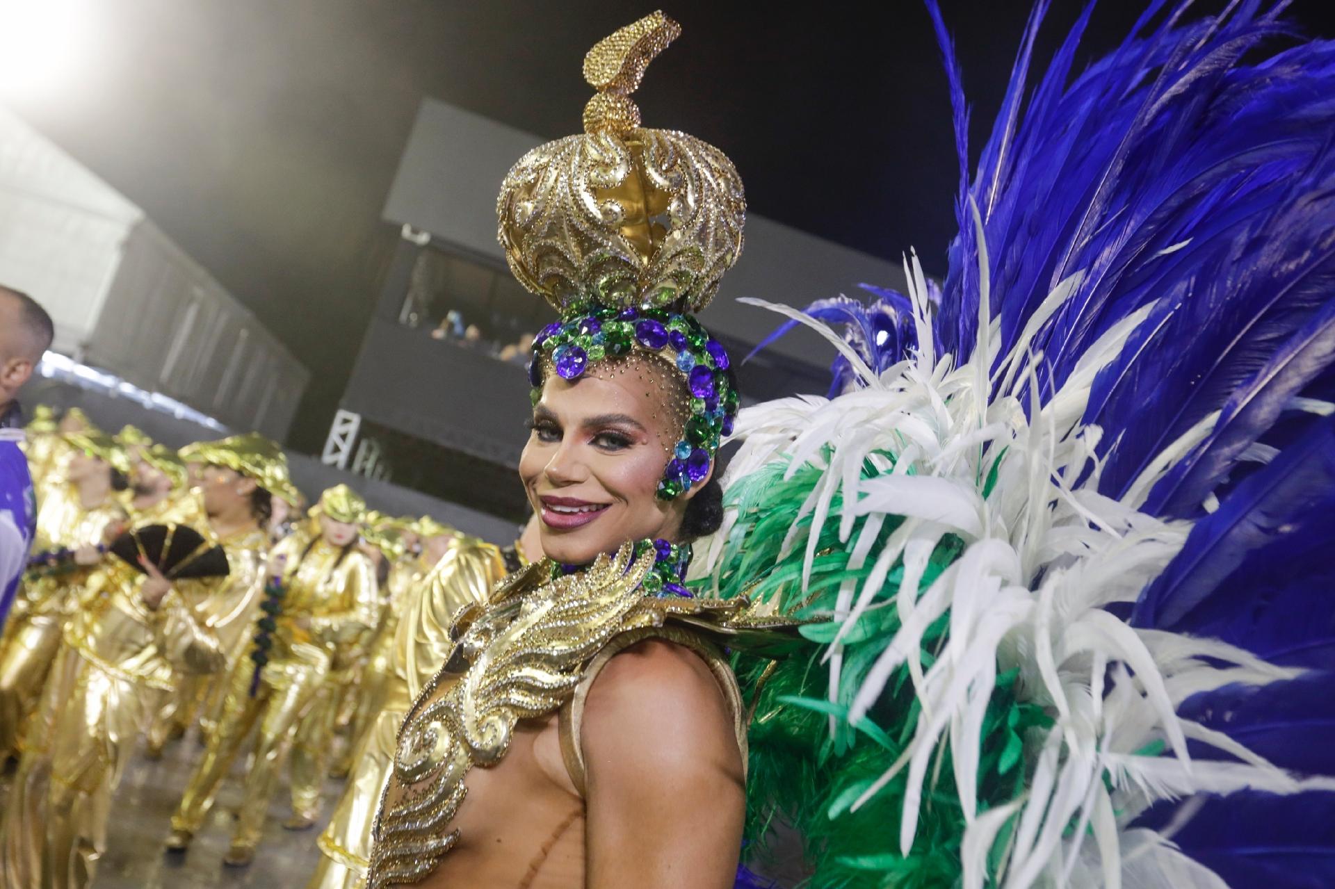 Savia David, a rainha de bateria da Vila Maria - Ricardo Matsukawa/UOL