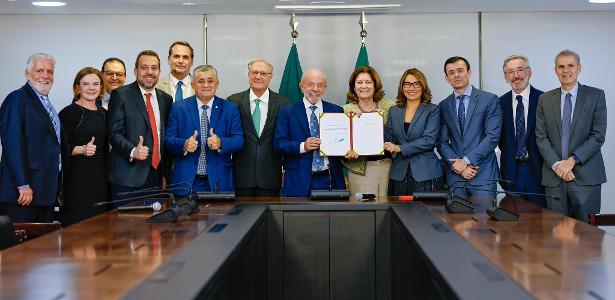 Indústria fala em demissões e prejuízos com fim da taxa das blusinhas