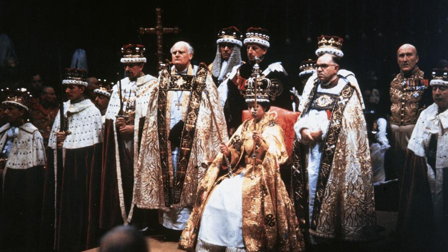 Rainha Elizabeth 2ª em sua coroação em 2 de junho de 1953 - Getty Images