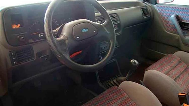 Interior do Fórmula mantém bancos Recaro com ajuste de altura e regulagem dos apoios laterais do encosto - Arquivo pessoal - Arquivo pessoal