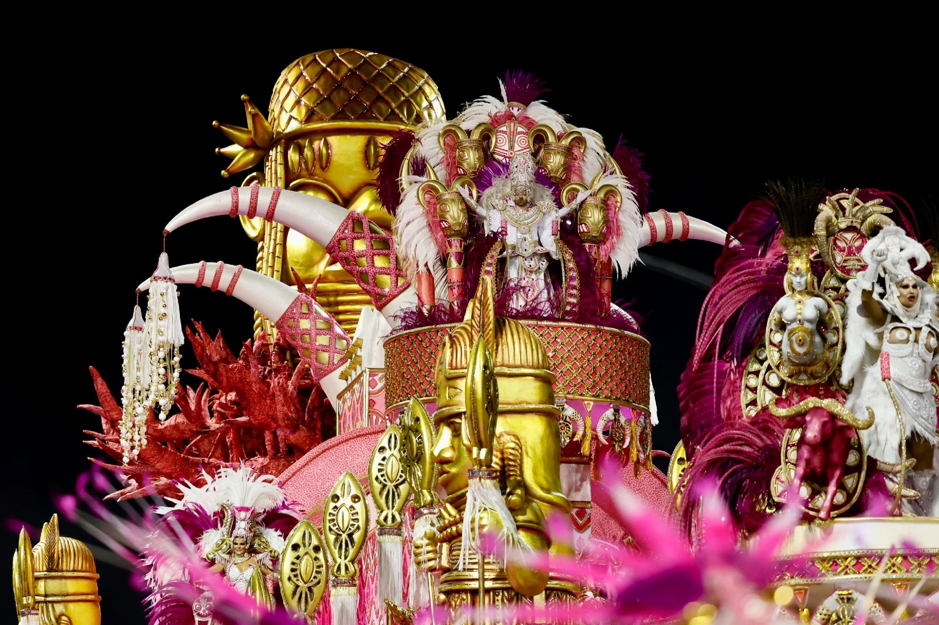 Enredo da Rosas de Ouro pede respeito e igualdade racial - Mariana Pekin/UOL