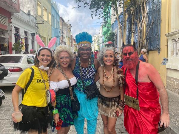 Lorena, Muricy, Antônio, Célia Brito já passaram dos 50 anos mas continuam comemorando o Carnaval com 'fervo' - Lari Couto / UOL