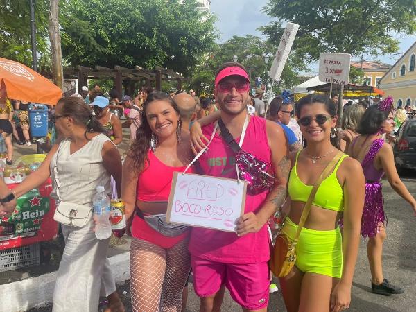 Com inspiração no Fred Desimpedidos, do BBB 23, Fred de Salvador foi vestido de 'Boco Roso' - Lari Couto / UOL