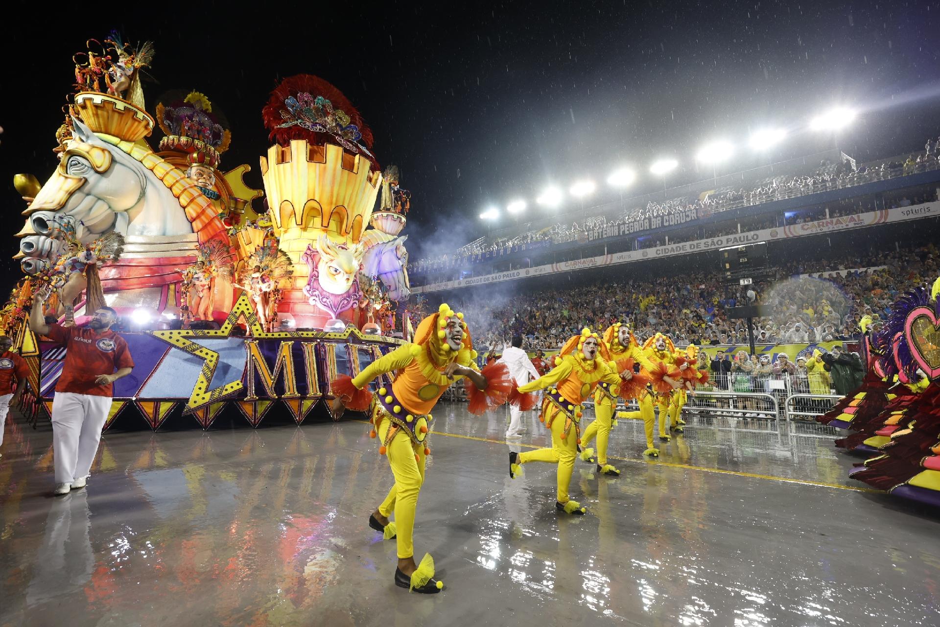 Estrela do Terceiro Milênio desfila na noite do segundo dia do Carnaval de São Paulo - Ricardo Matsukawa/ UOL