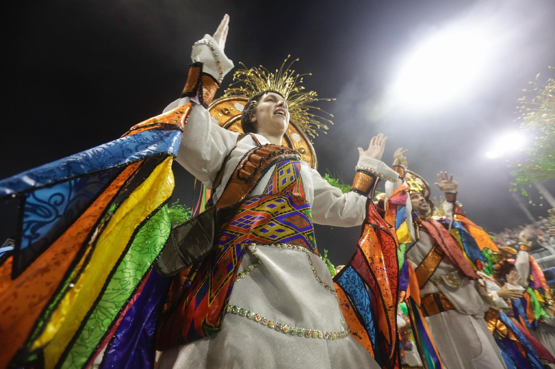 Vila Maria honra história do bairro e da escola em samba-enredo - Ricardo Matsukawa/UOL