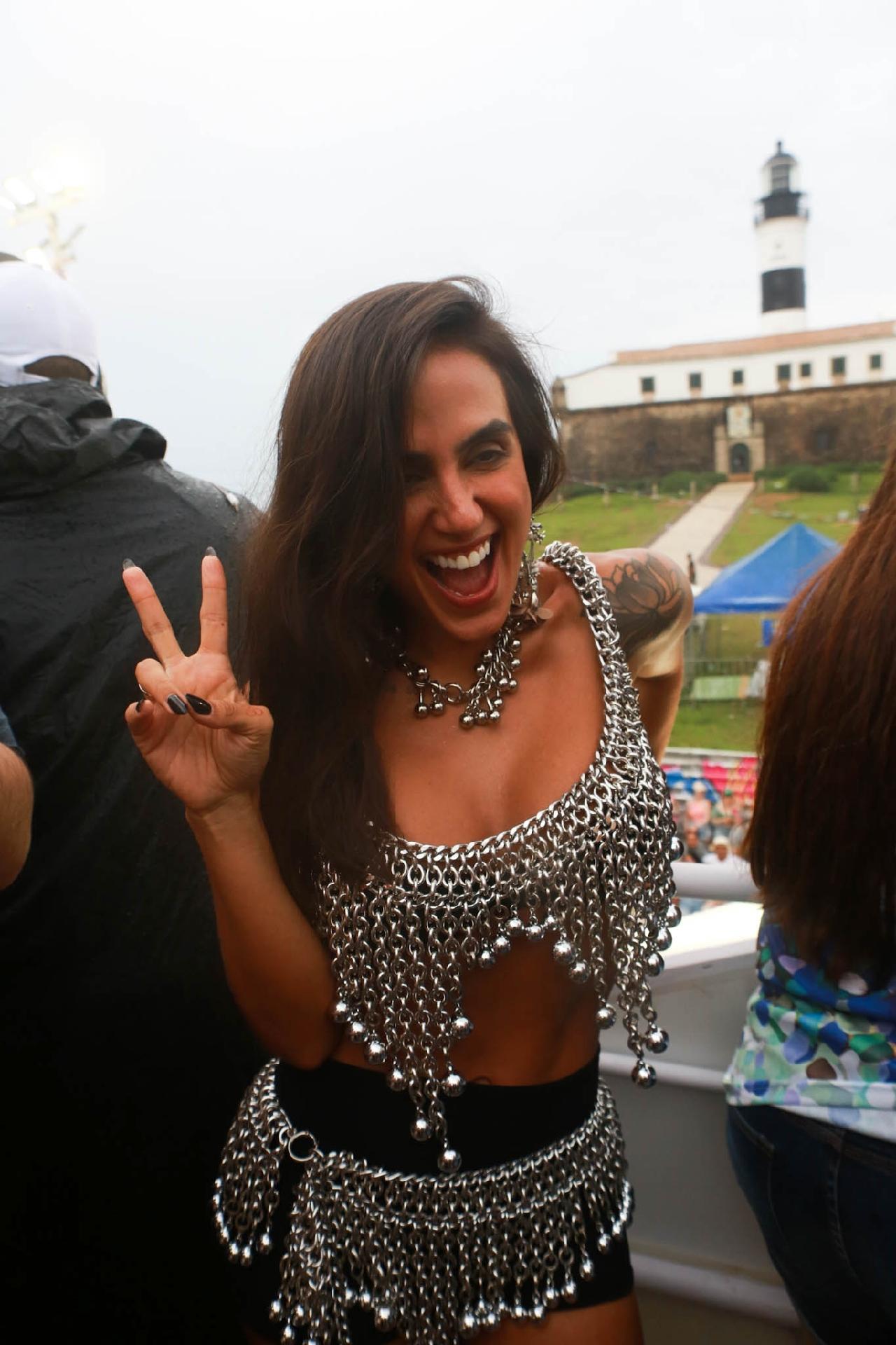 Carol Peixinho no trio de Ivete Sangalo - Dilson Silva e Wesley Costa/ AgNews