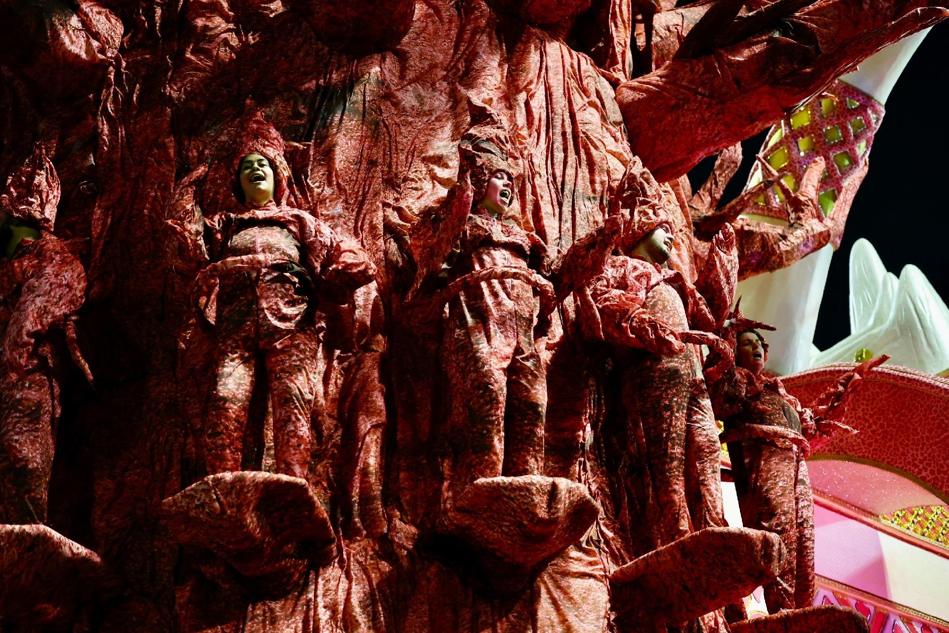 Enredo da Rosas de Ouro pede respeito e igualdade racial - Mariana Pekin/UOL
