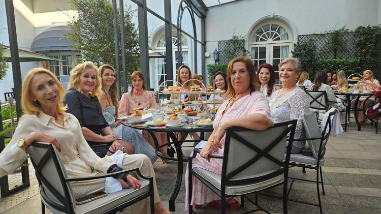 Ângela Gandra, Ana Karin Andrade, Embaixadora Patrícia Villegas, Regina Nunes, Eiko Chih, Pétala Lacerda e Silvia Grecco. Ângela Gandra, Ana Karin Andrade, Embaixadora Patrícia Villegas, Regina Nunes, Eiko Chih, Pétala Lacerda e Silvia Grecco.