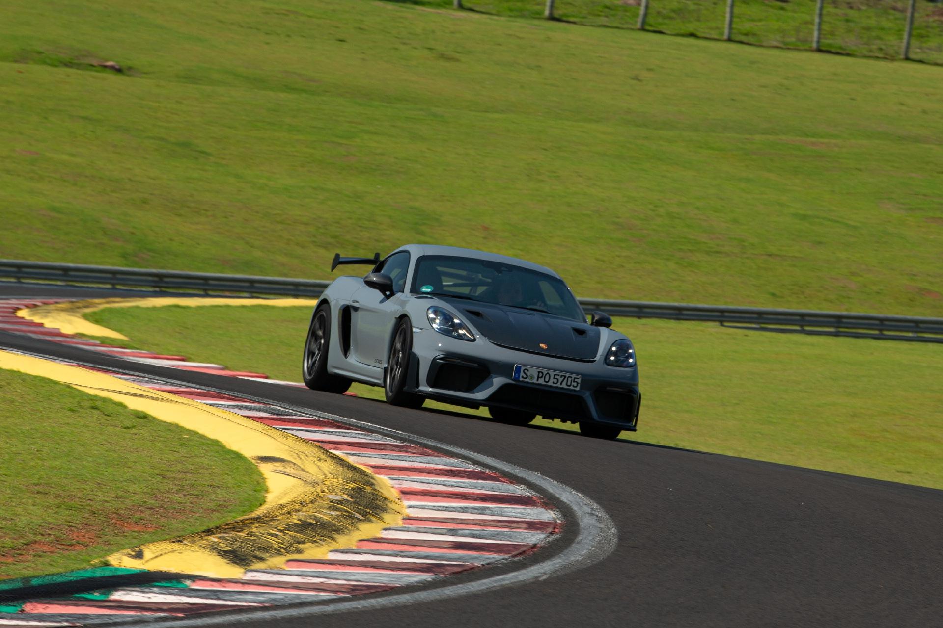 Porsche 718 Cayman GT4 RS - Divulgação