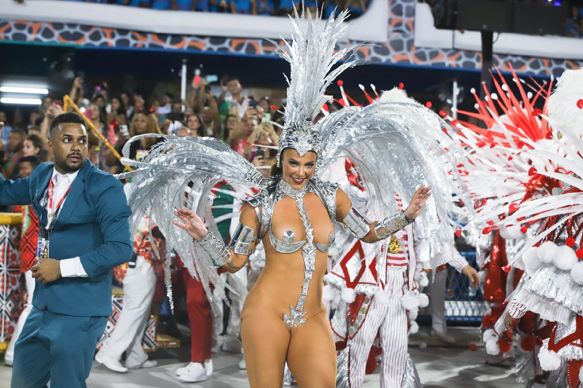 Paolla Oliveira é Rainha da Bateria da Grande Rio - Zô Guimarães/ UOL