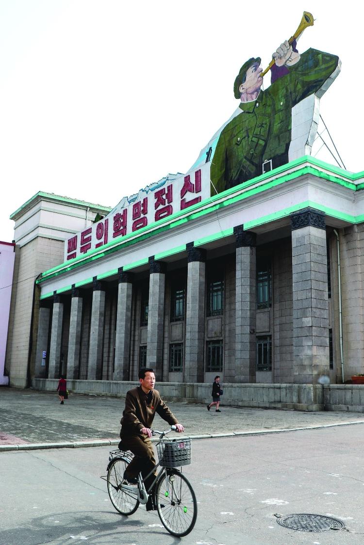 Praça Kim Il Sung2 - Arquivo pessoal - Arquivo pessoal