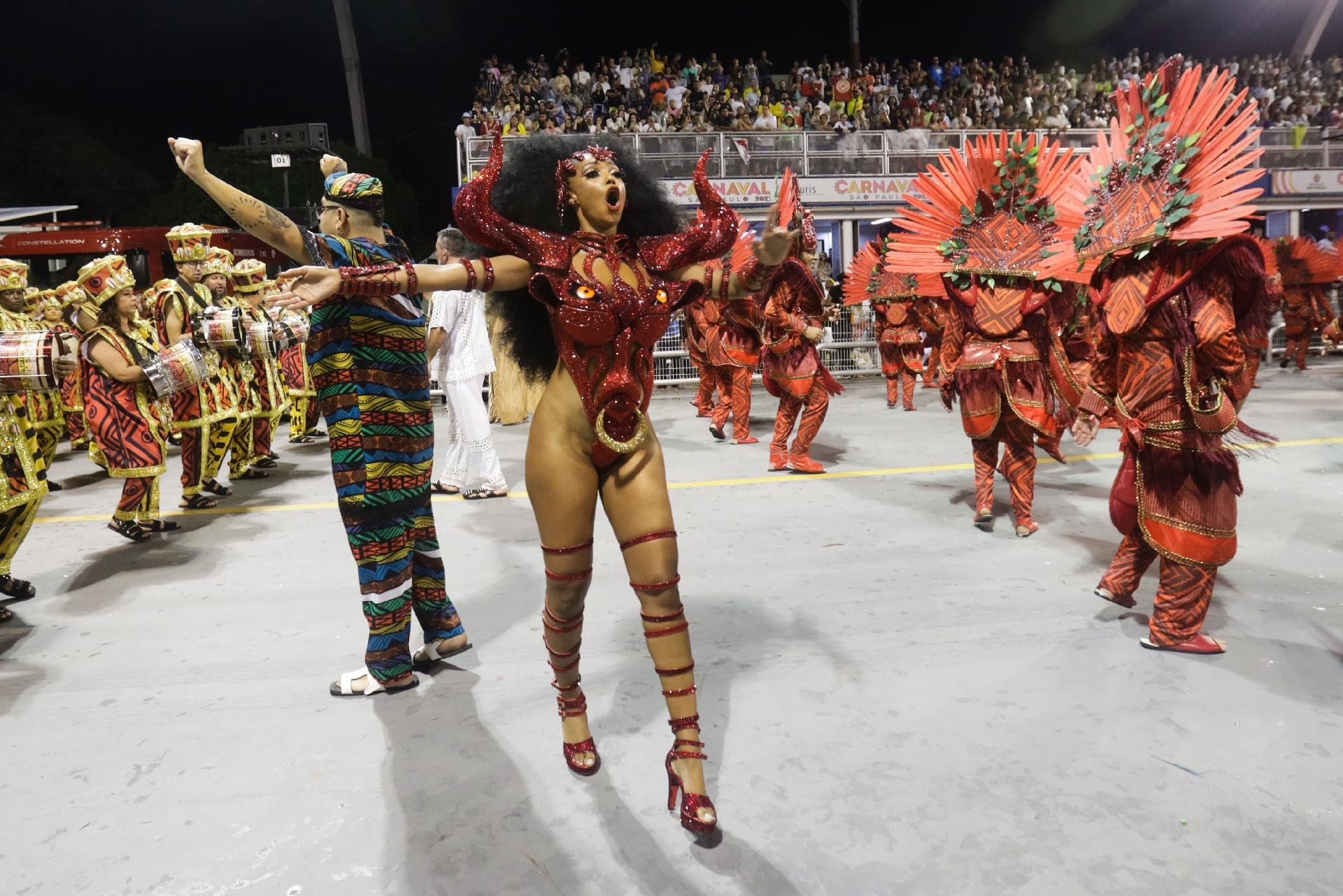 Pâmella Gomes é a rainha de bateria da Tom Maior - Ricardo Matsukawa/UOL
