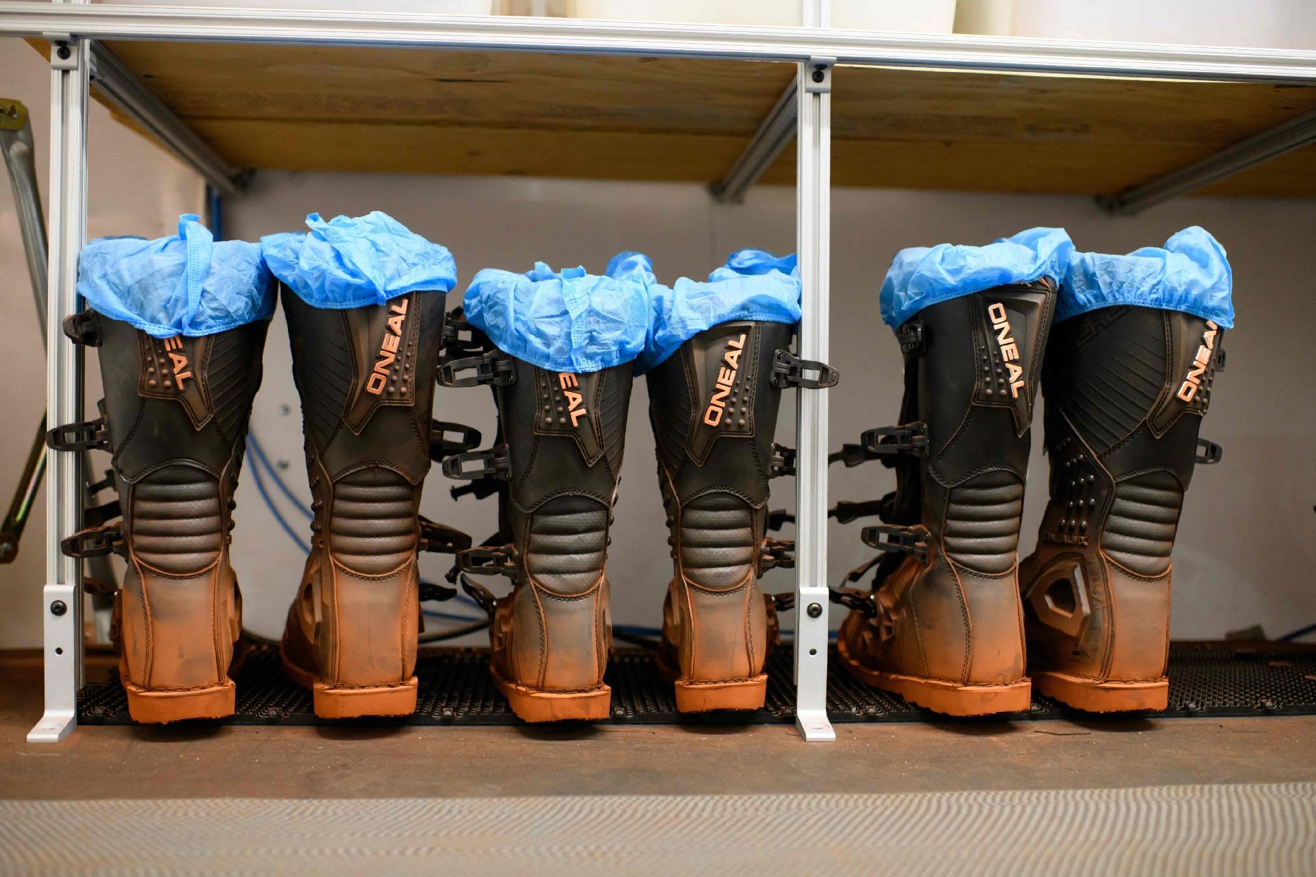 Local para guardar botas no Mars Dune Alpha - Mark Felix/AFP