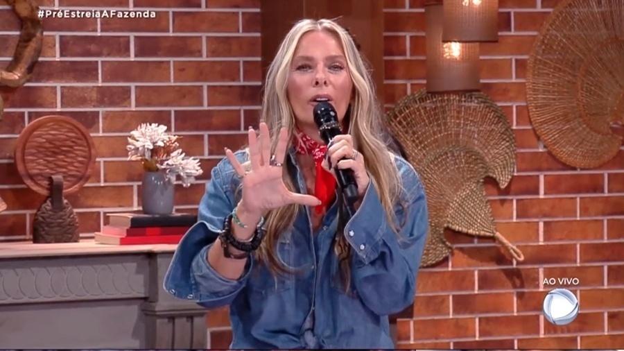 A Fazenda 2022: Galisteu apostou em jeans com lencinho vermelho no começo do reality - Reprodução/Playplus