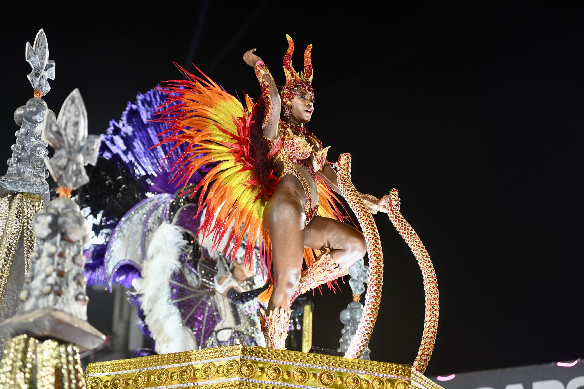 Vermelho e Branco faz homenagem a Joãosinho Trinta - Lucas Landau/ UOL