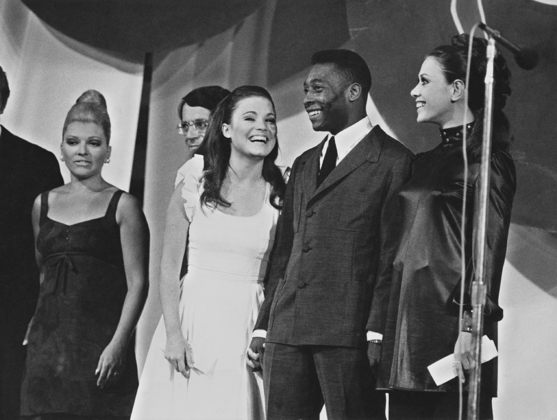 01.jan.1969 - Pelé marcou presença em um programa de variedades na TV. - Pictorial Parade
