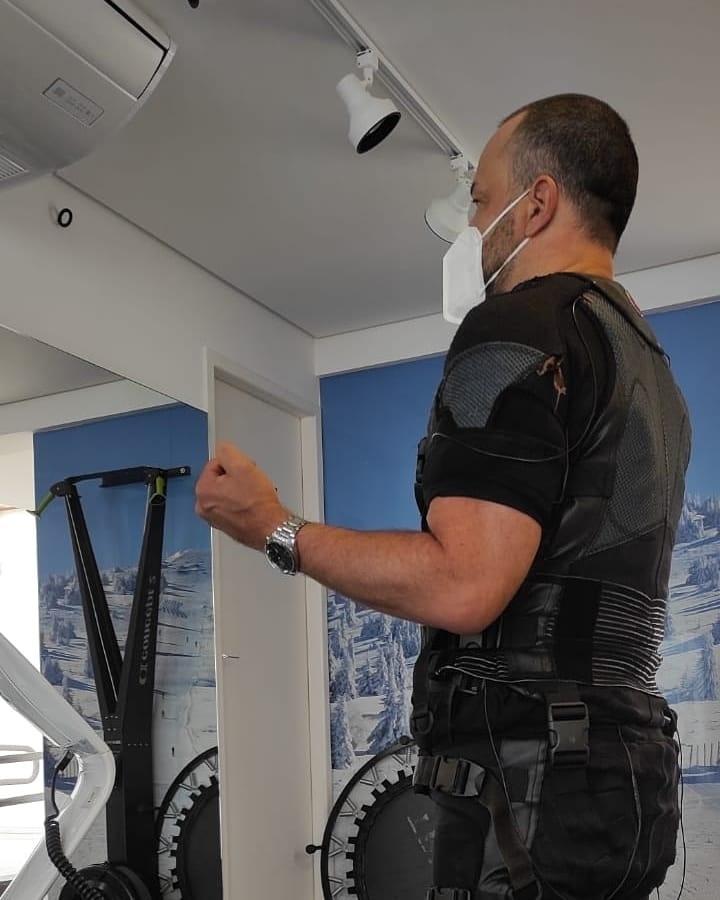 Alexandre Lamas usou eletroestimulação como reabilitação de hérnia de disco - Arquivo pessoal