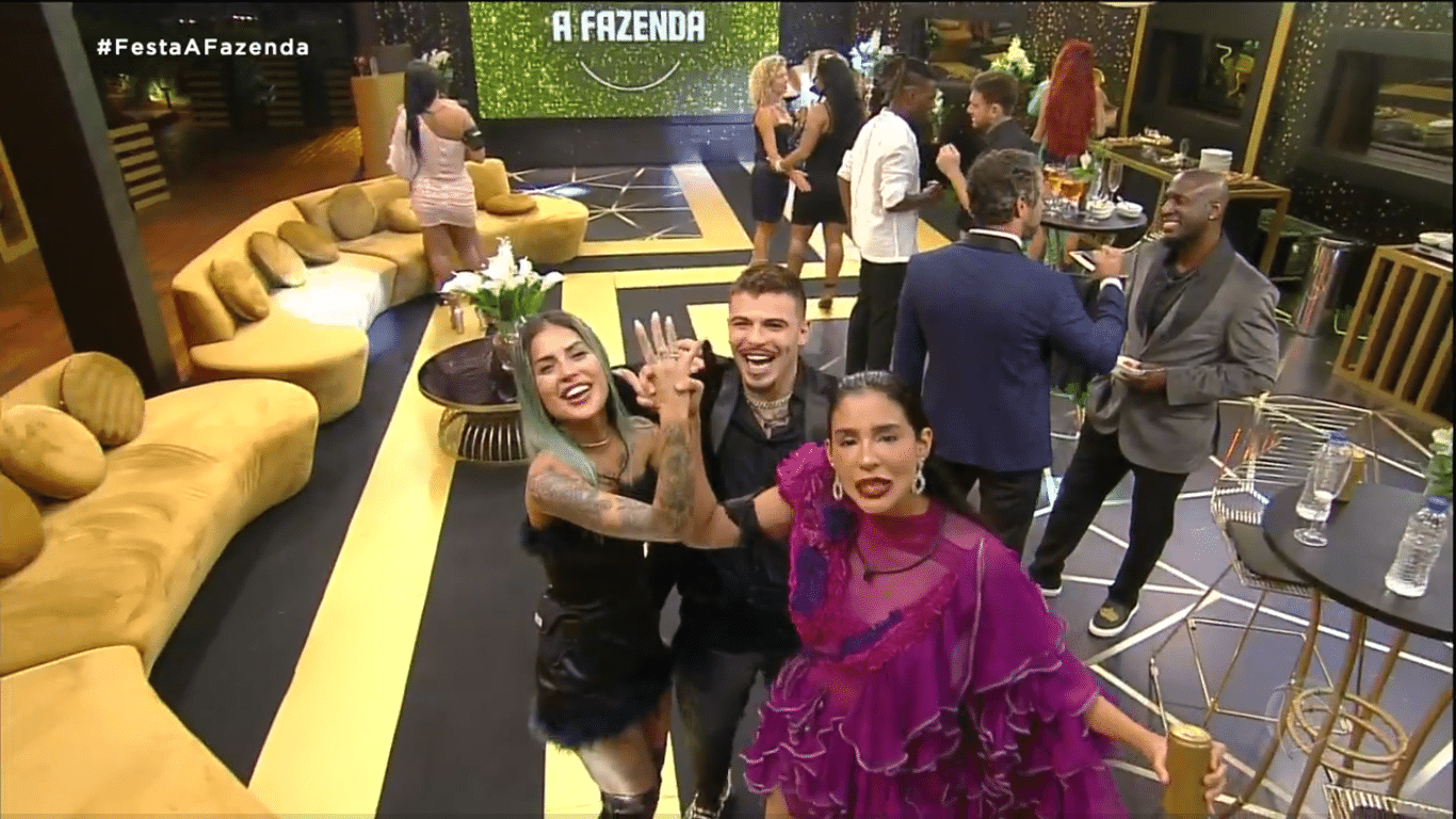 A Fazenda 2022: Tati e Thomaz mostram alianças - Reprodução/PlayPlus