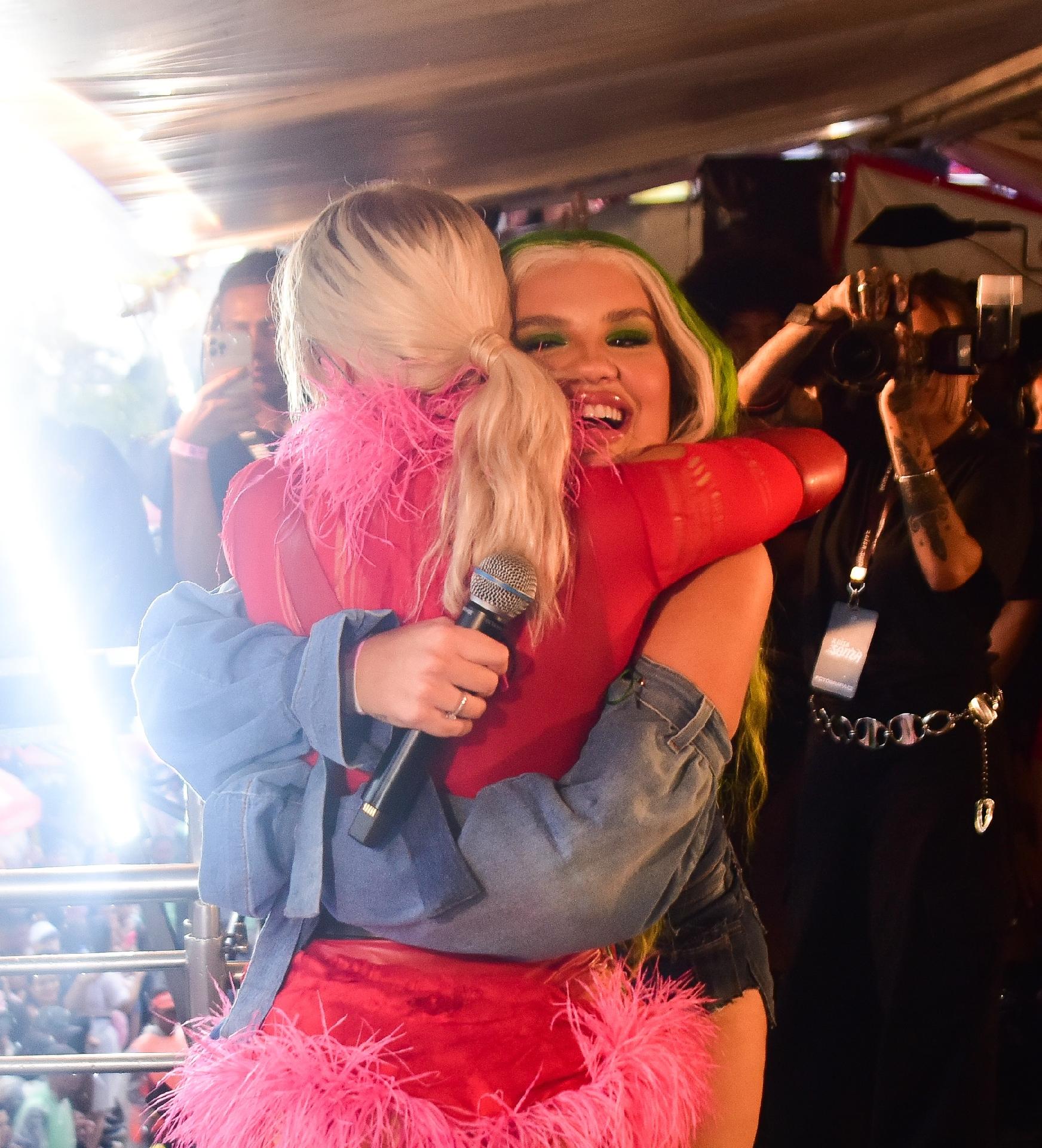 Vivi faz sua estreia cantando ao vivo no bloco de Luisa Sonza - Leo Franco / AgNews