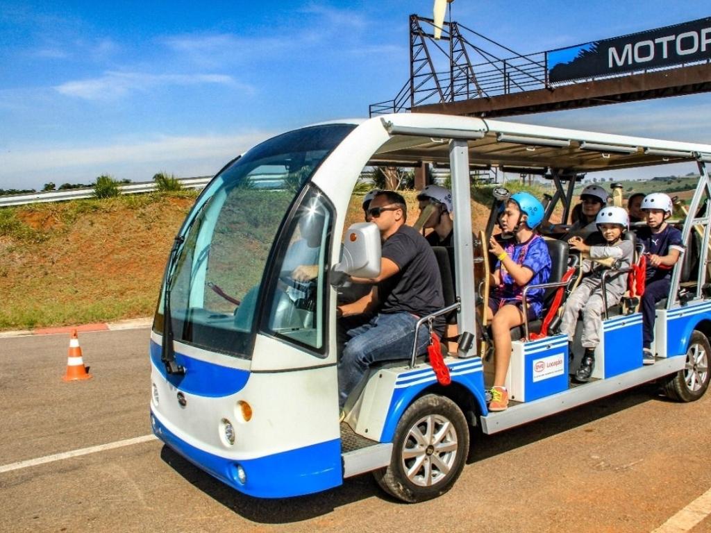 Interior de SP ganha novo parque temático para quem é apaixonado por carros  - 22/07/2022 - UOL Nossa