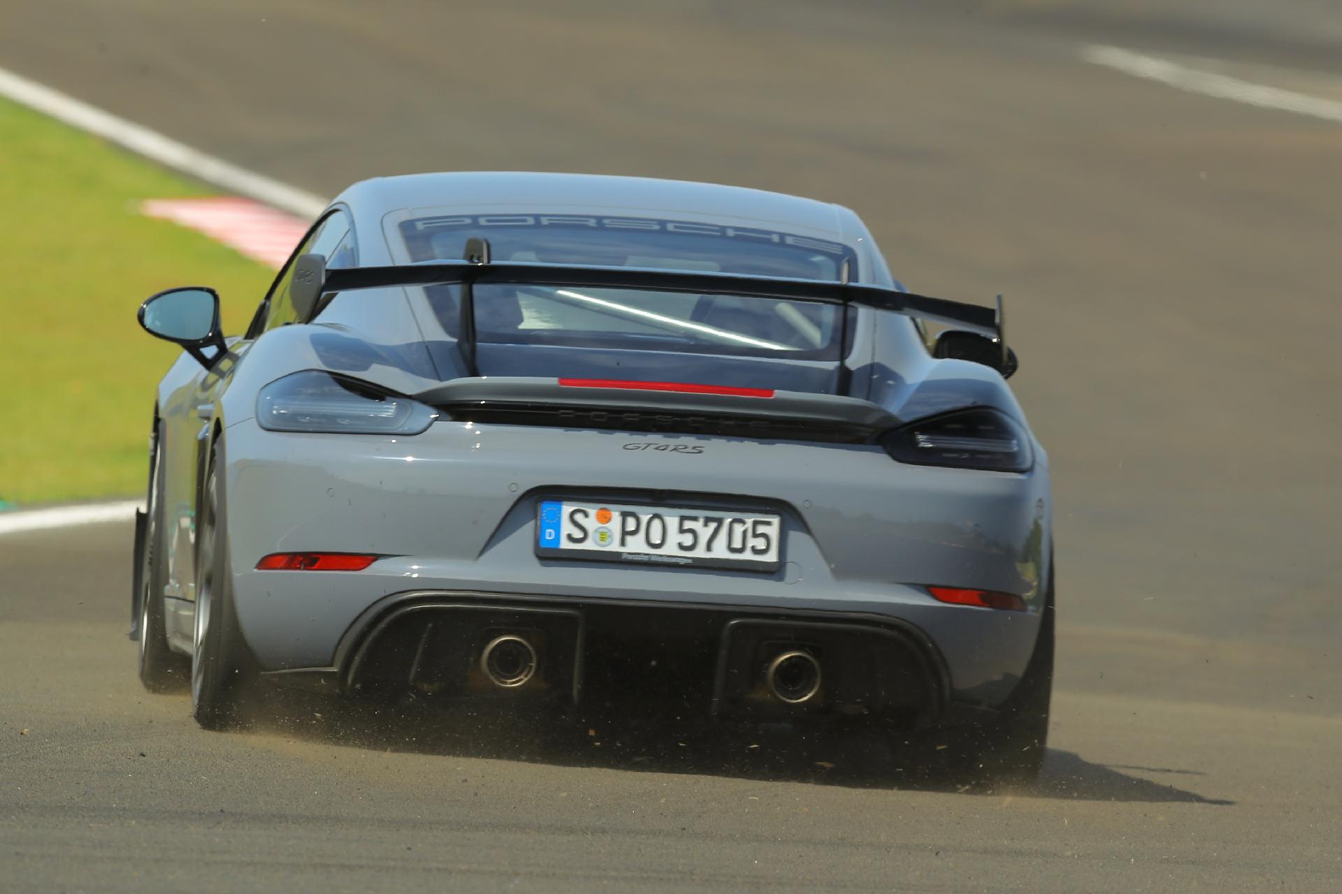 Porsche 718 Cayman GT4 RS - Divulgação