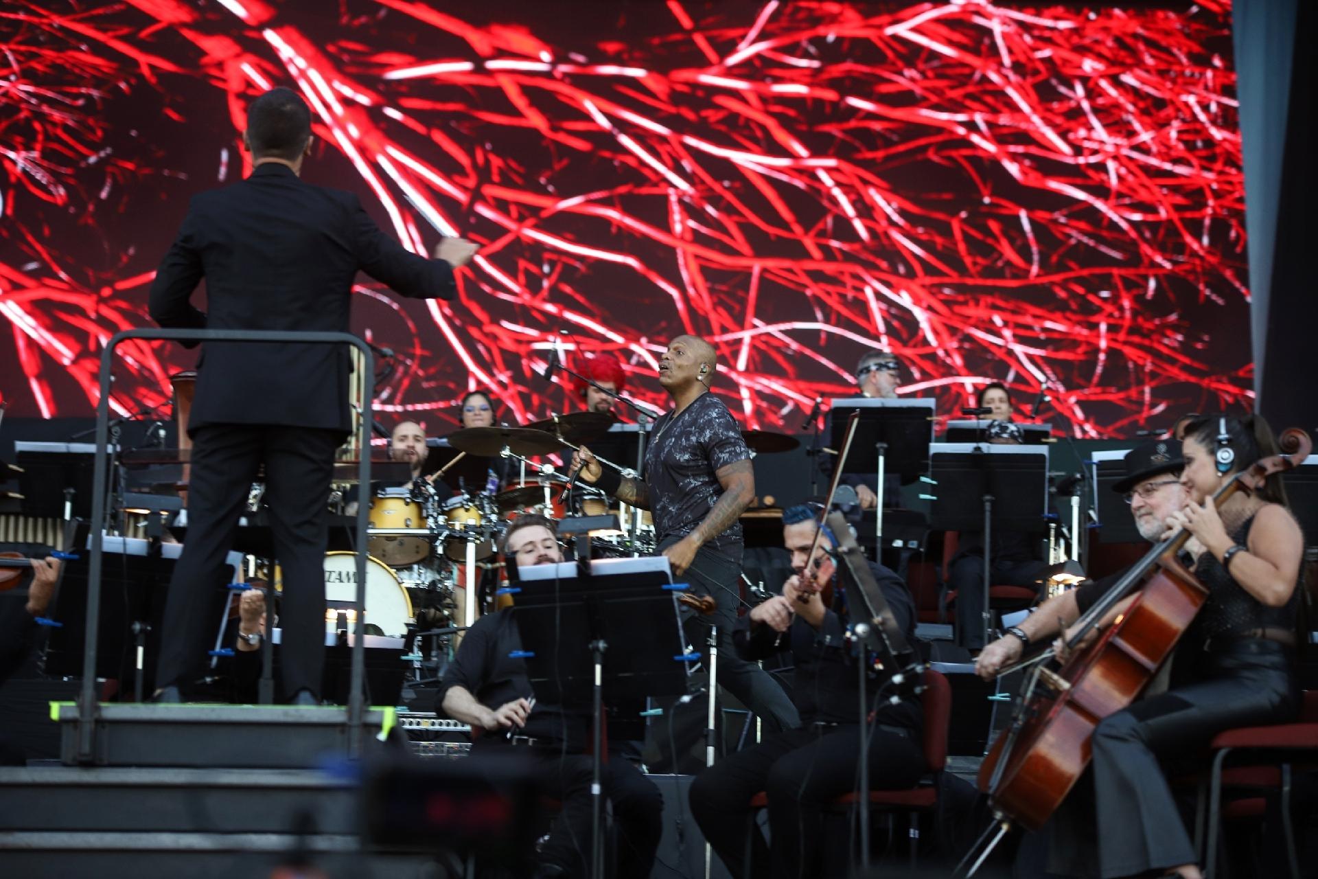 Orquestra Sinfônica Brasileira toca ao lado de Sepultura - Zô Guimarães/UOL