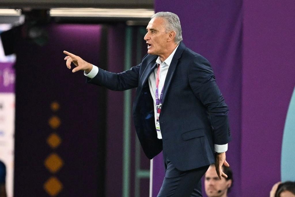 Tite, coach of the Brazilian national team, sweating the match against Switzerland in the World Cup - Serhat Cagdas/Anadolu Agency via Getty Images