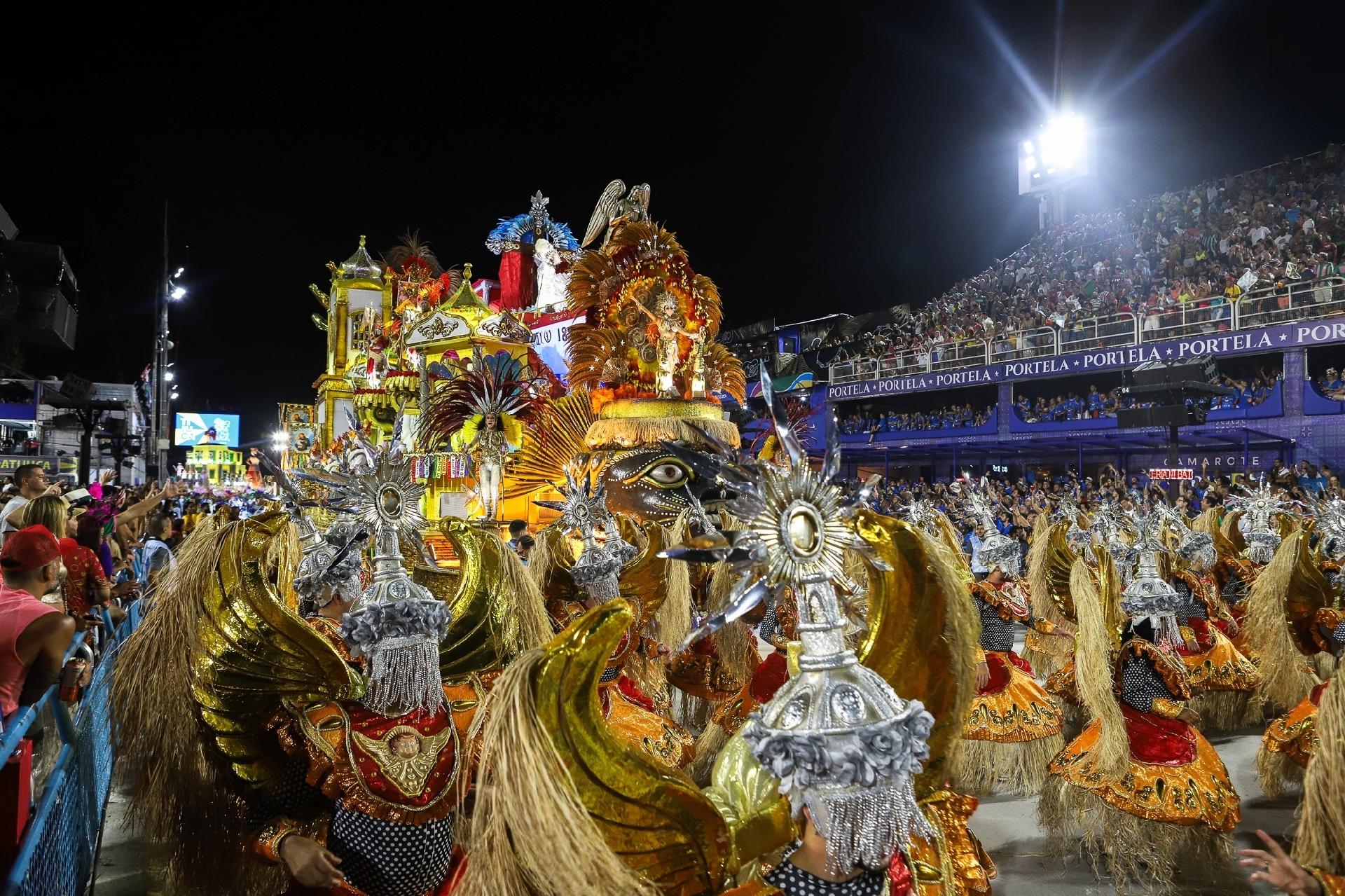 "É onda que vai, é onda que vem. Serei a Baía de Todos os Santos a se mirar no samba da minha Terra" foi o enredo escolhido - Zô Guimarães/ UOL