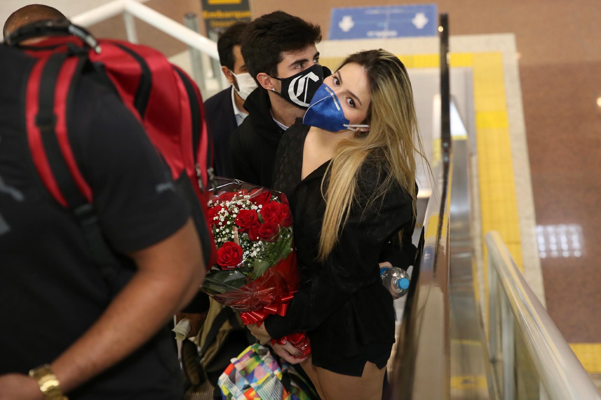 Viih Tube embarca com namorado no aeroporto Santos Dumont, no Rio - ROBERTO FILHO/BRAZIL NEWS