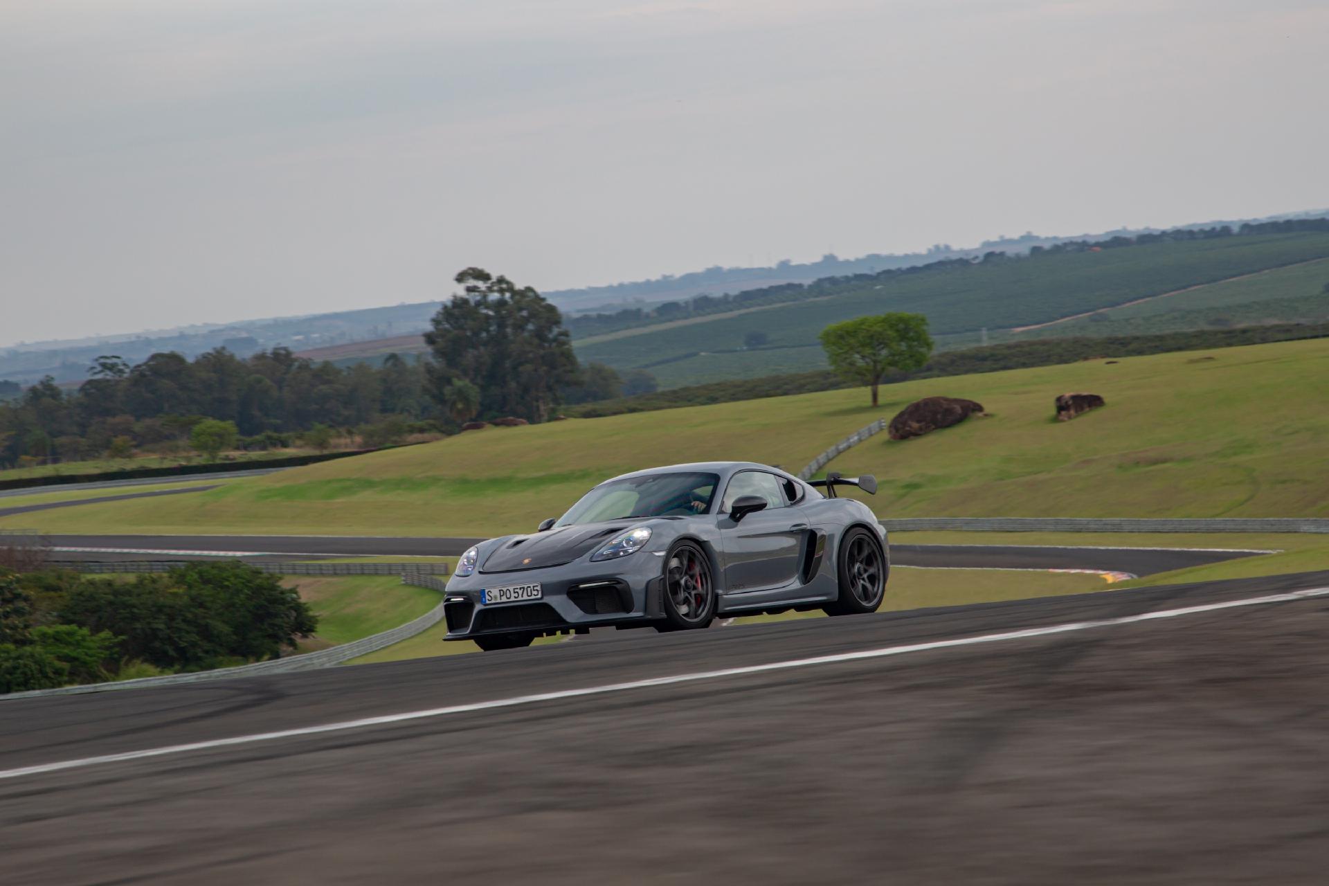 Porsche 718 Cayman GT4 RS - Divulgação