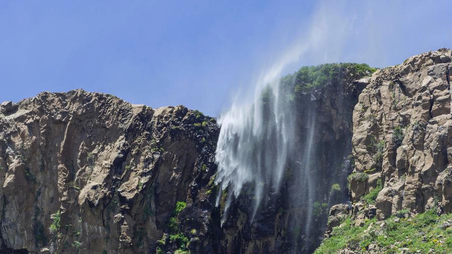 Cascata Invertida, em Maule, no Chile - Getty Images/imageBROKER RF
