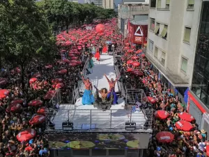 Daniela Mercury fecha Carnaval com bronca em homens e coro de 'sem anistia'