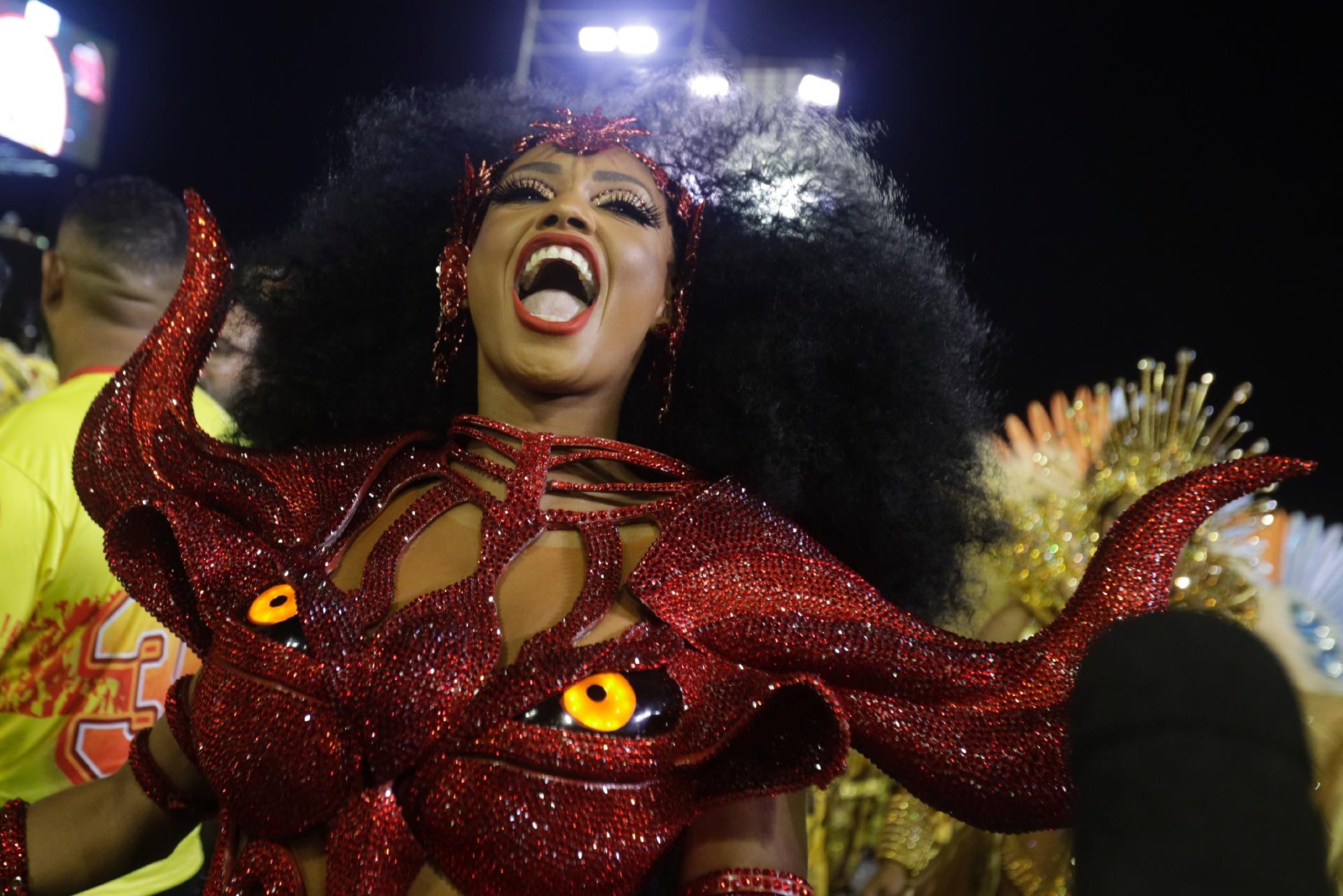 Pâmella Gomes é a rainha de bateria da Tom Maior - Ricardo Matsukawa/UOL