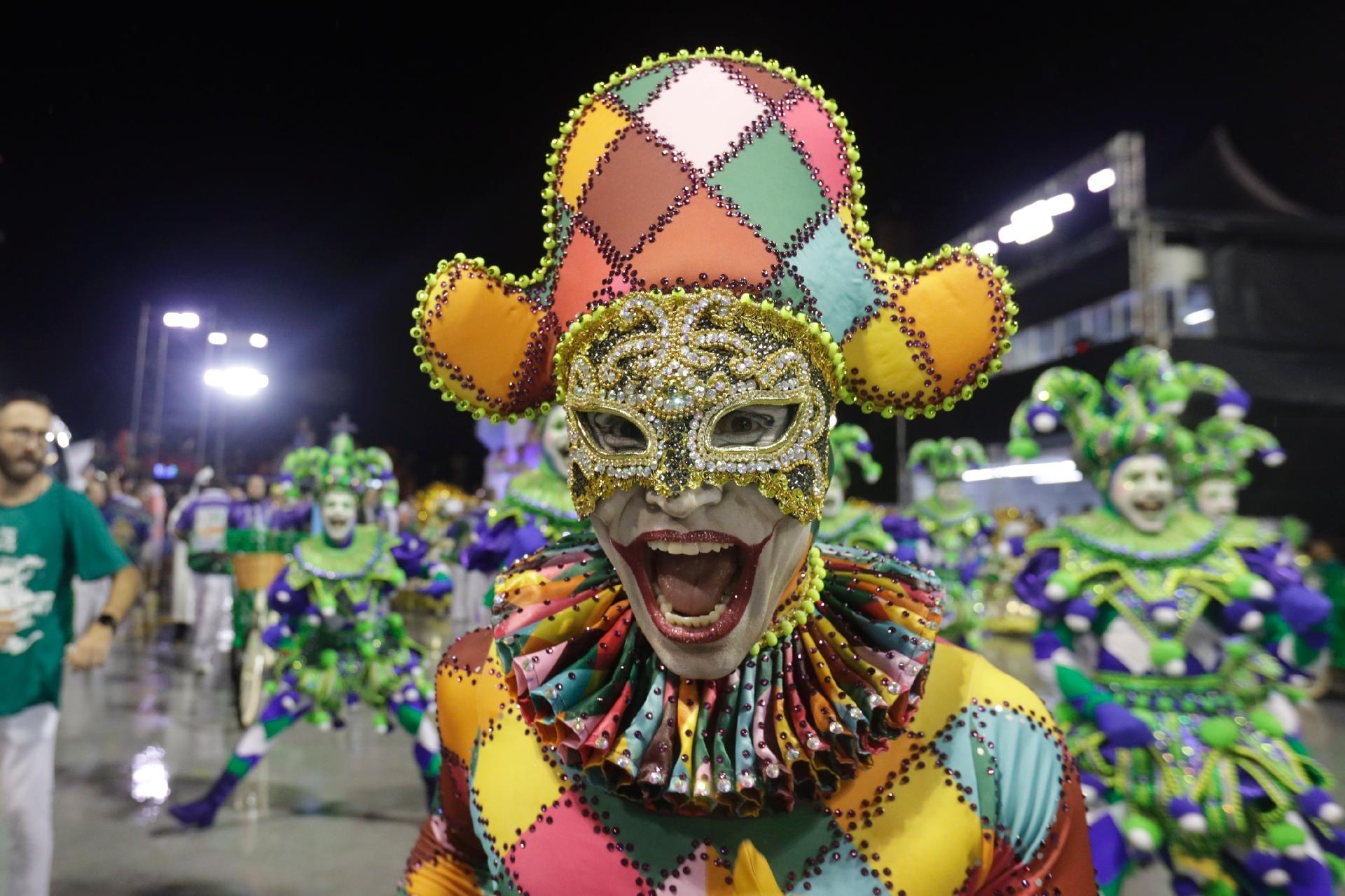 Vila Maria relembra desfiles antigos na avenida - Ricardo Matsukawa/UOL