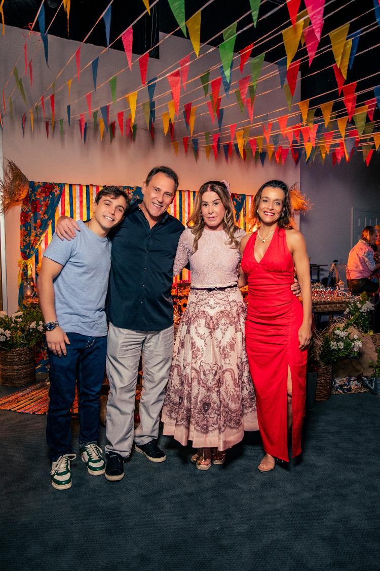 Leo Salomão, Paulo Goulart Filho, Zilu Camargo e Katia Salomão