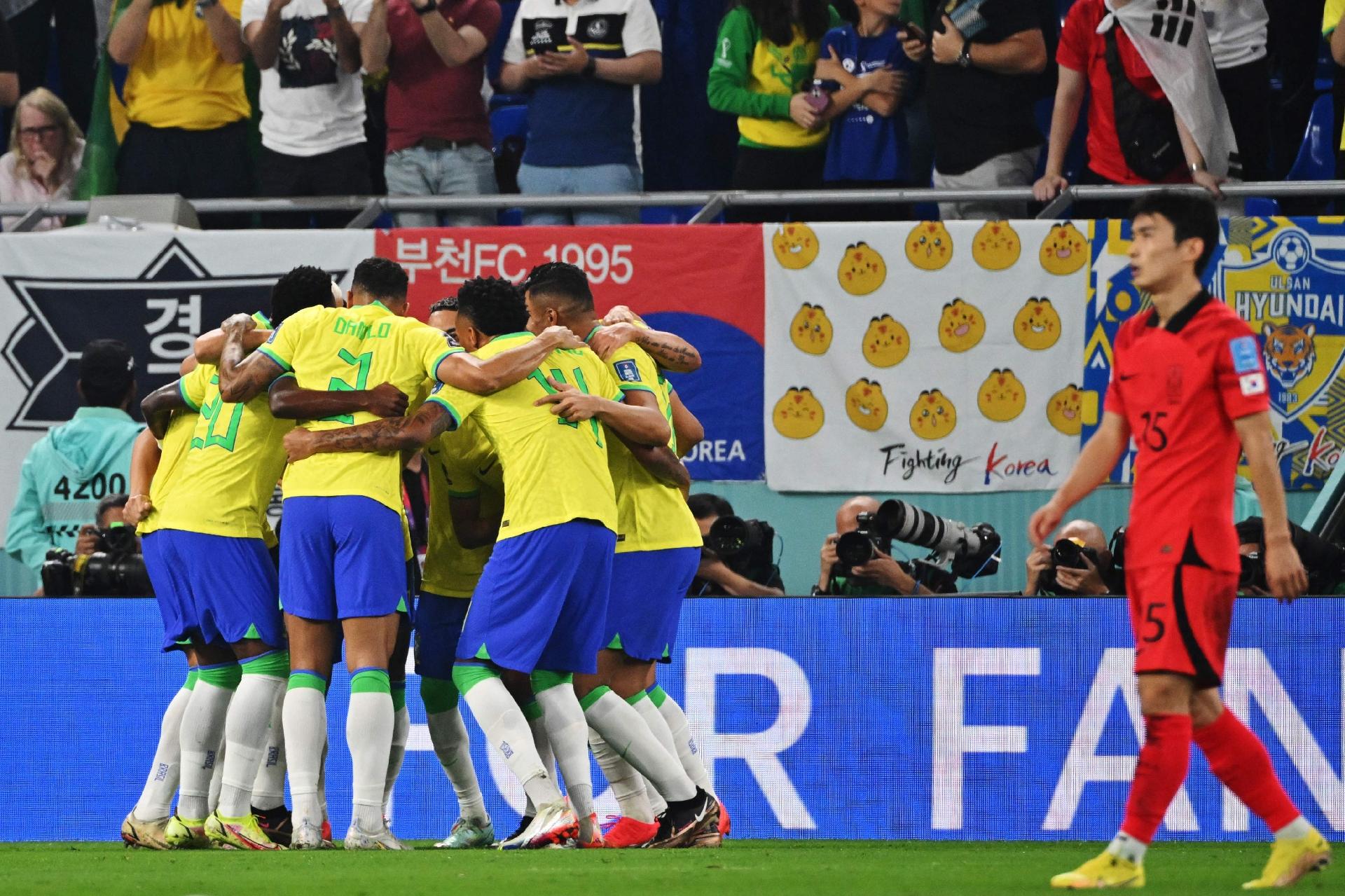 Brazil players celebrate a goal against Korea in the World Cup - NELSON ALMEIDA / AFP
