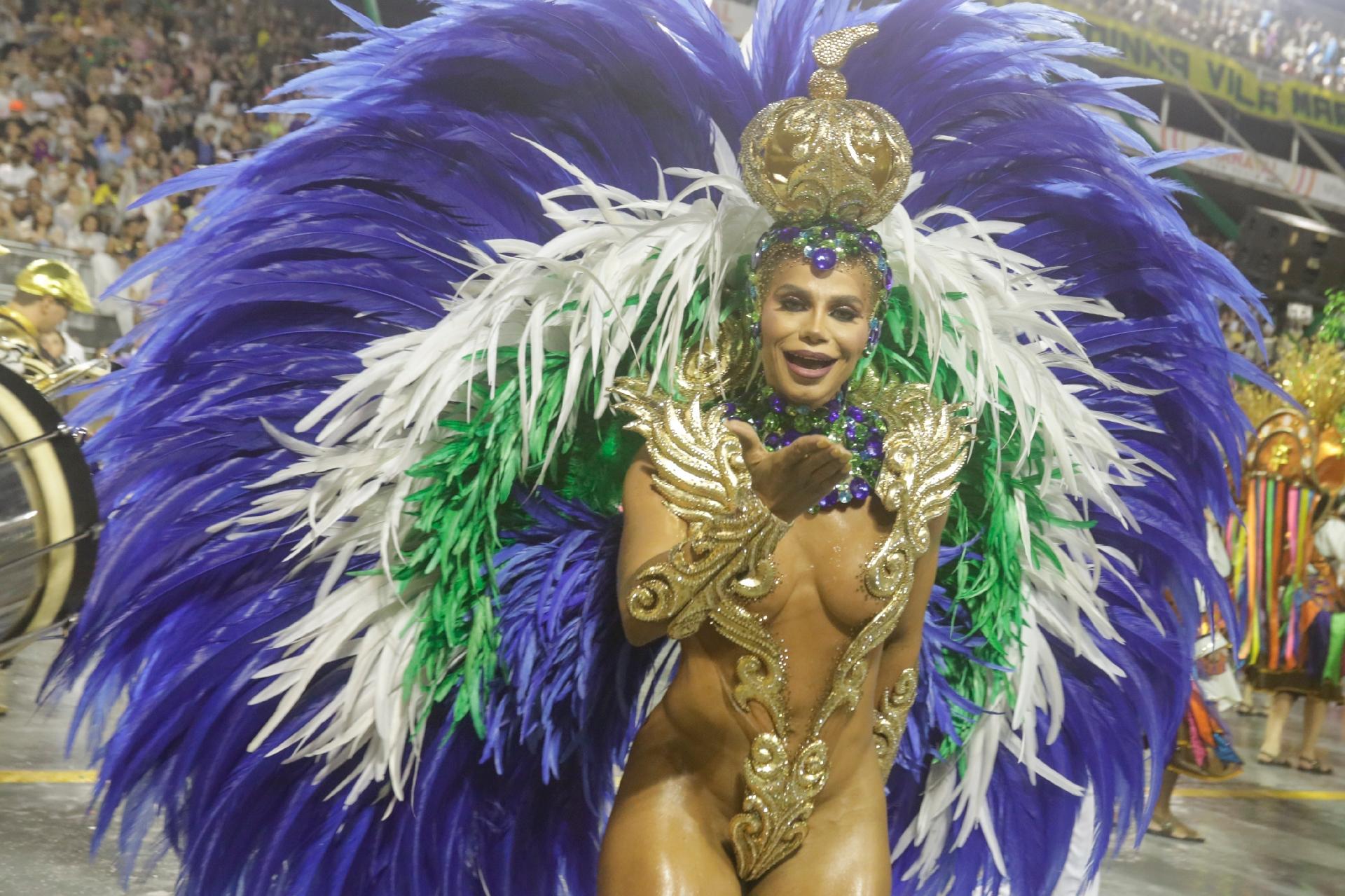 A rainha de bateria da Vila Maria, Savia David - Ricardo Matsukawa/UOL