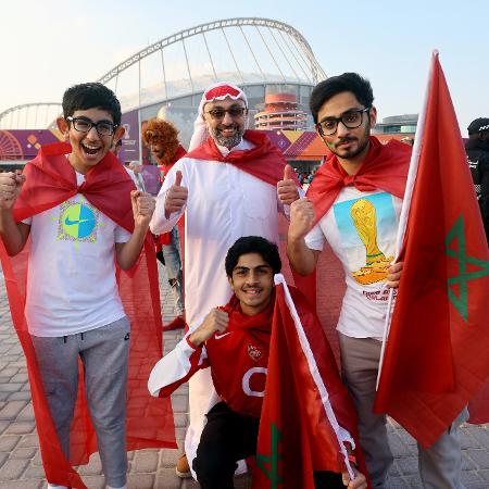 Torcedores do Marrocos em frente ao estádio Khalifa International antes da partida contra a Croácia - REUTERS/Ibraheem Al Omari