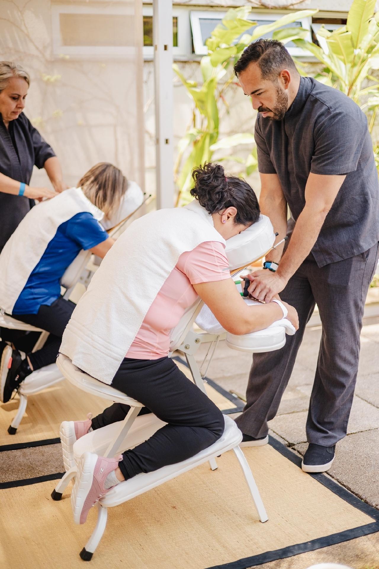 Uma massagem relaxante também foi oferecida aos participantes do evento - Vans Bumbers/UOL