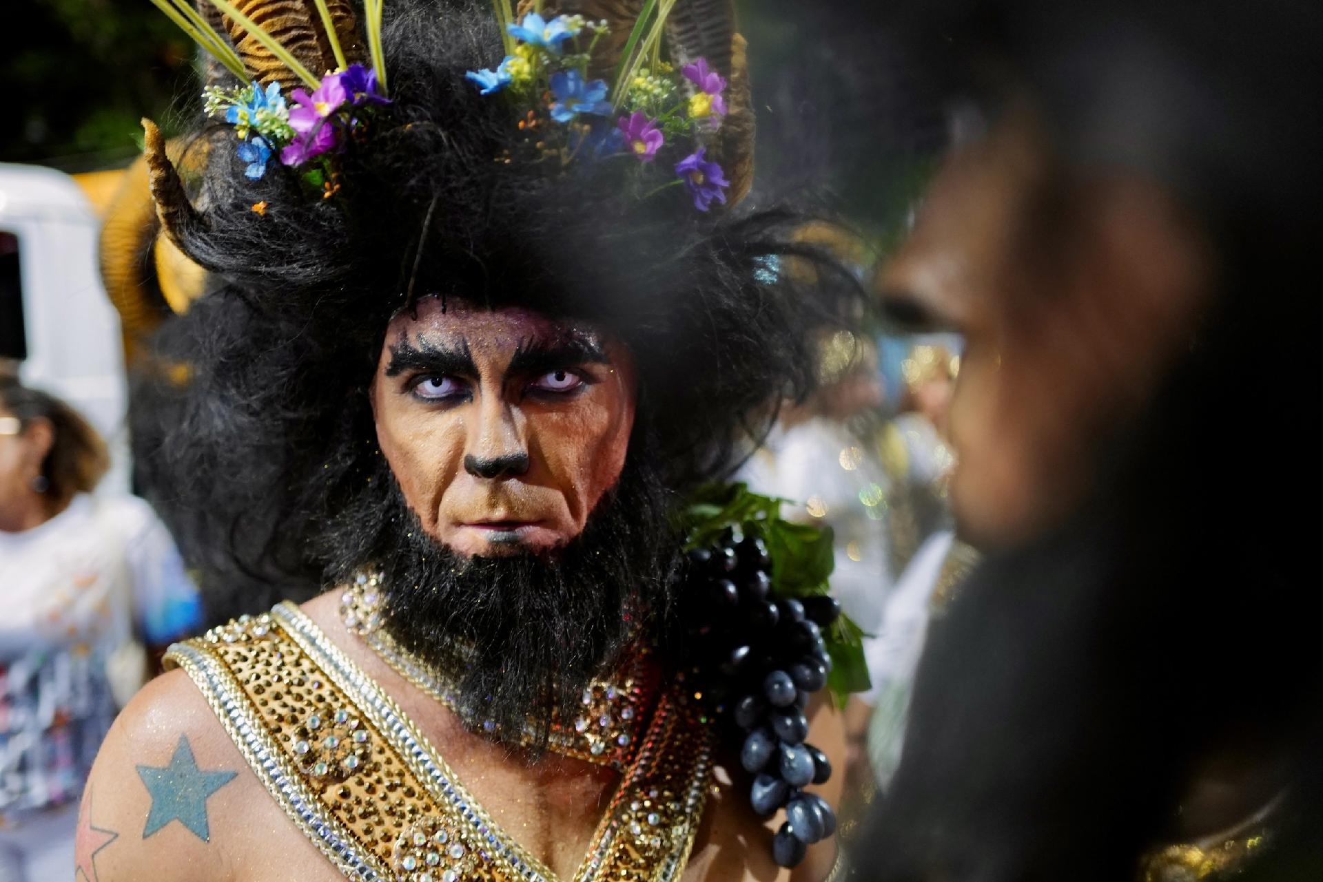 Carnaval 2023: Quem é a musa da Vila Isabel com coxas supermusculosas