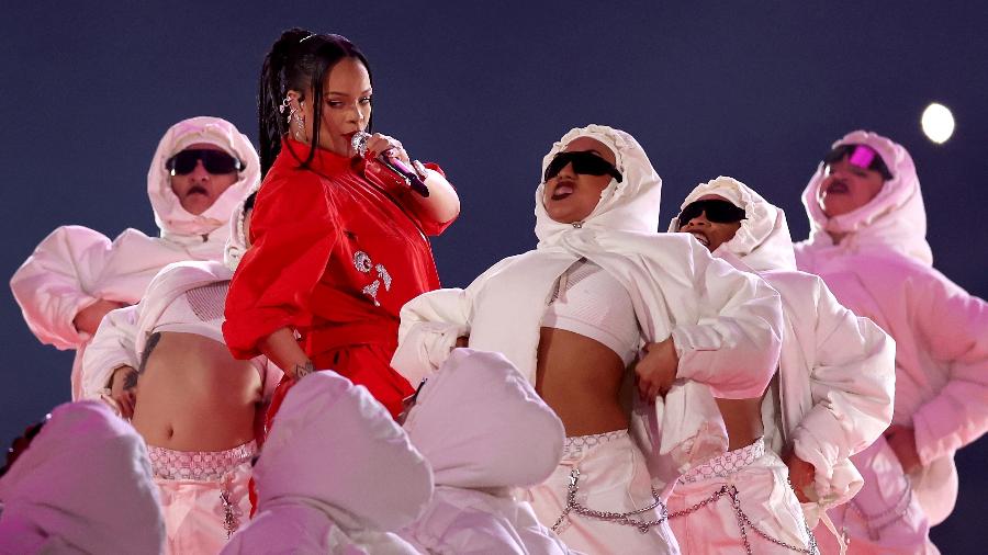 Rihanna não recebeu cachê para se apresentar no intervalo do Super Bowl - Ezra Shaw/Getty Images