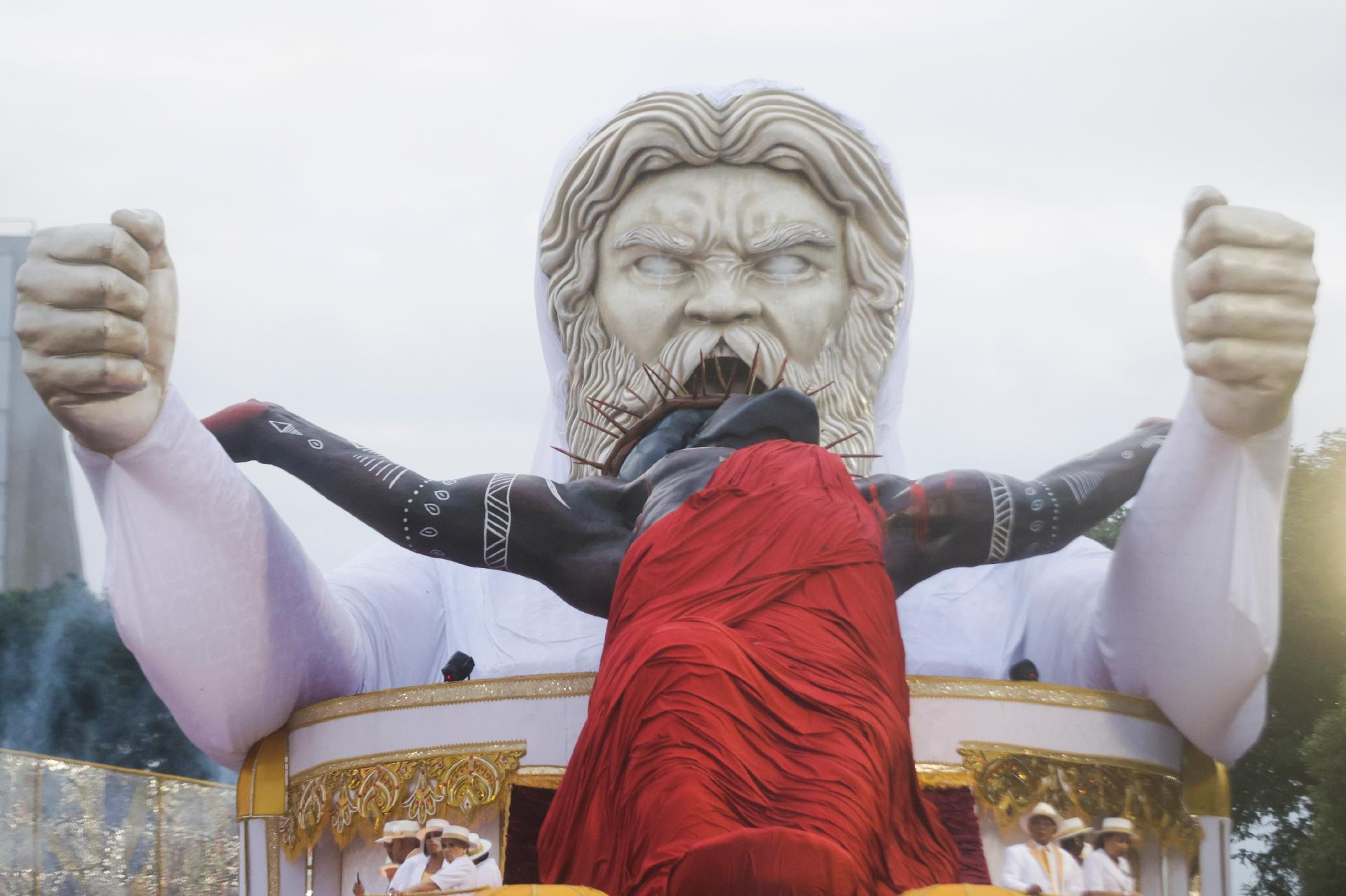 Gaviões da Fiel desfilou com enredo contra a intolerância religiosa - Ricardo Matsukawa / UOL