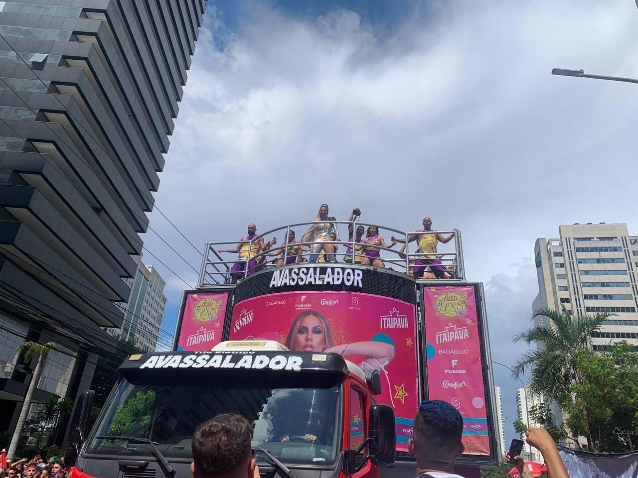 Lexa se apresenta em seu bloco na zona norte de SP - Camila Corsini / UOL