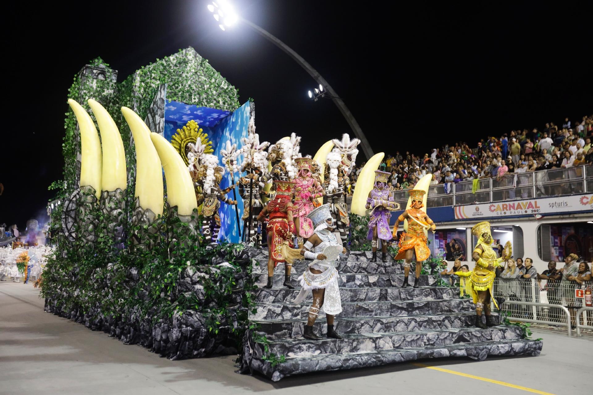 Tom Maior faz culto às mães pretas ancestrais em desfile - Ricardo Matsukawa/UOL